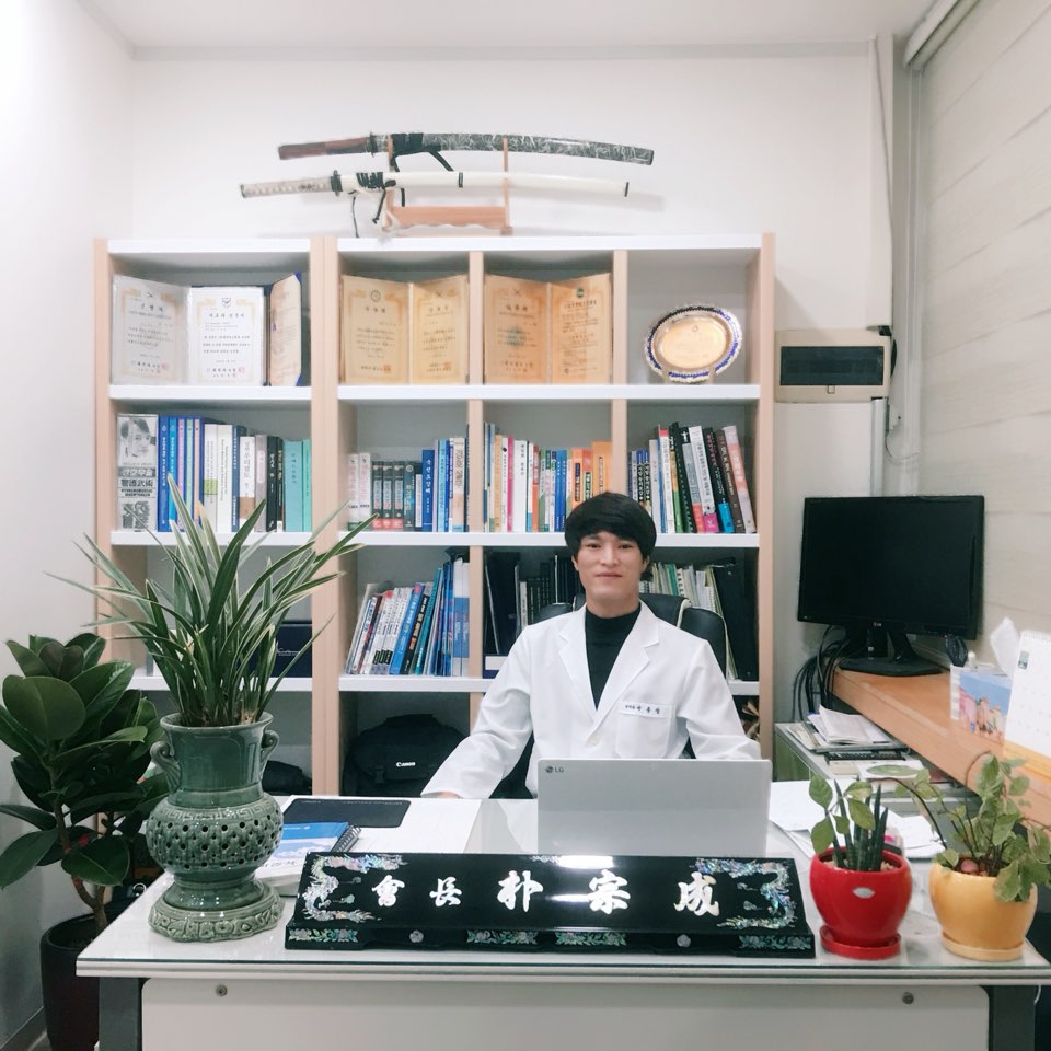 센터장 사진